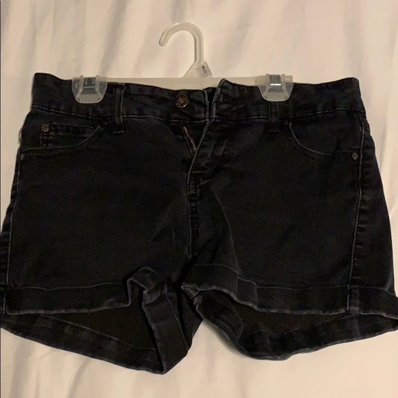 Black shorts - Picture 1 of 2